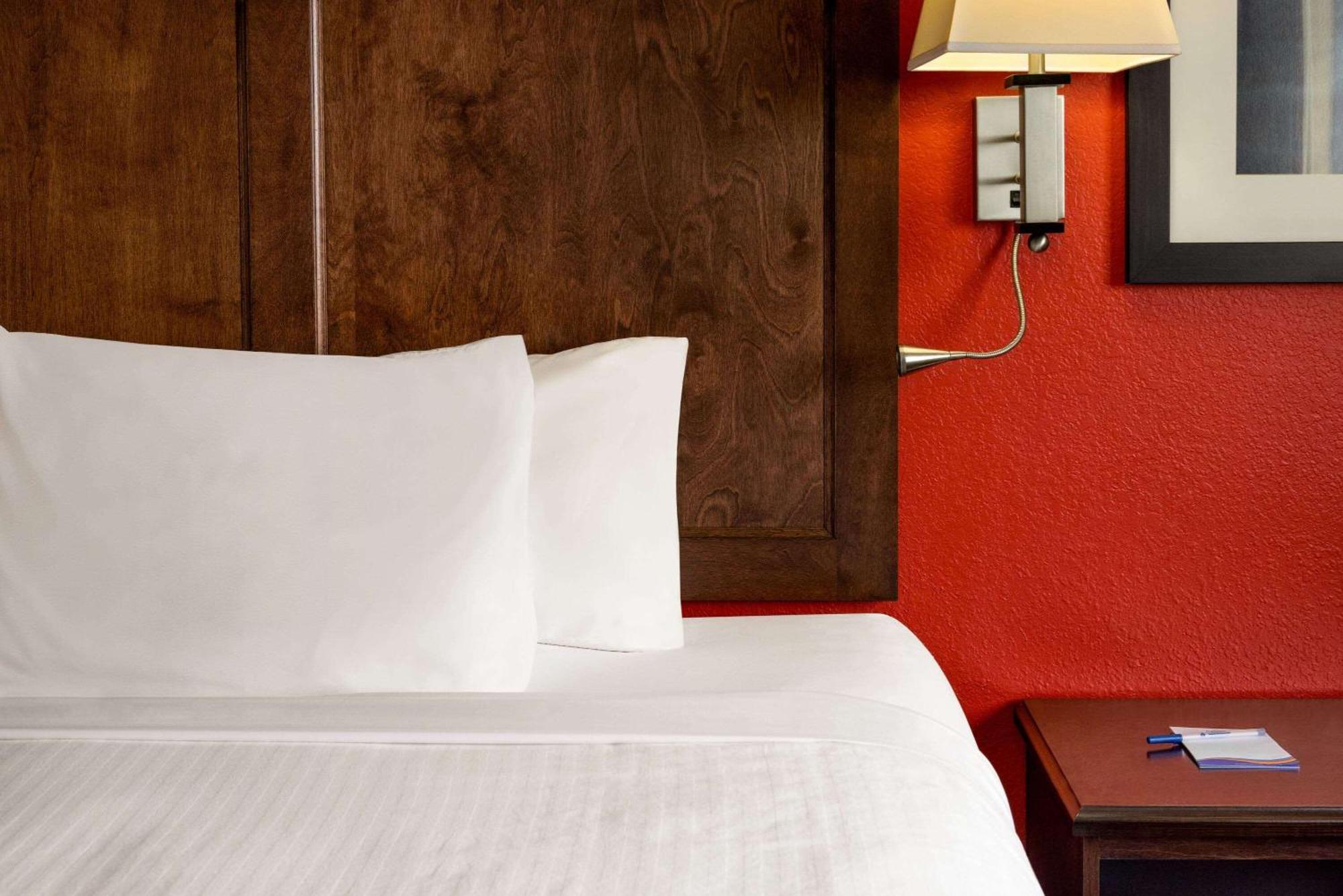 เบย์มอนต์ บาย วินด์แฮม ซีดาร์แรพิดส์ Hotel ซีดาร์แรปพิดส์ ภายนอก รูปภาพ