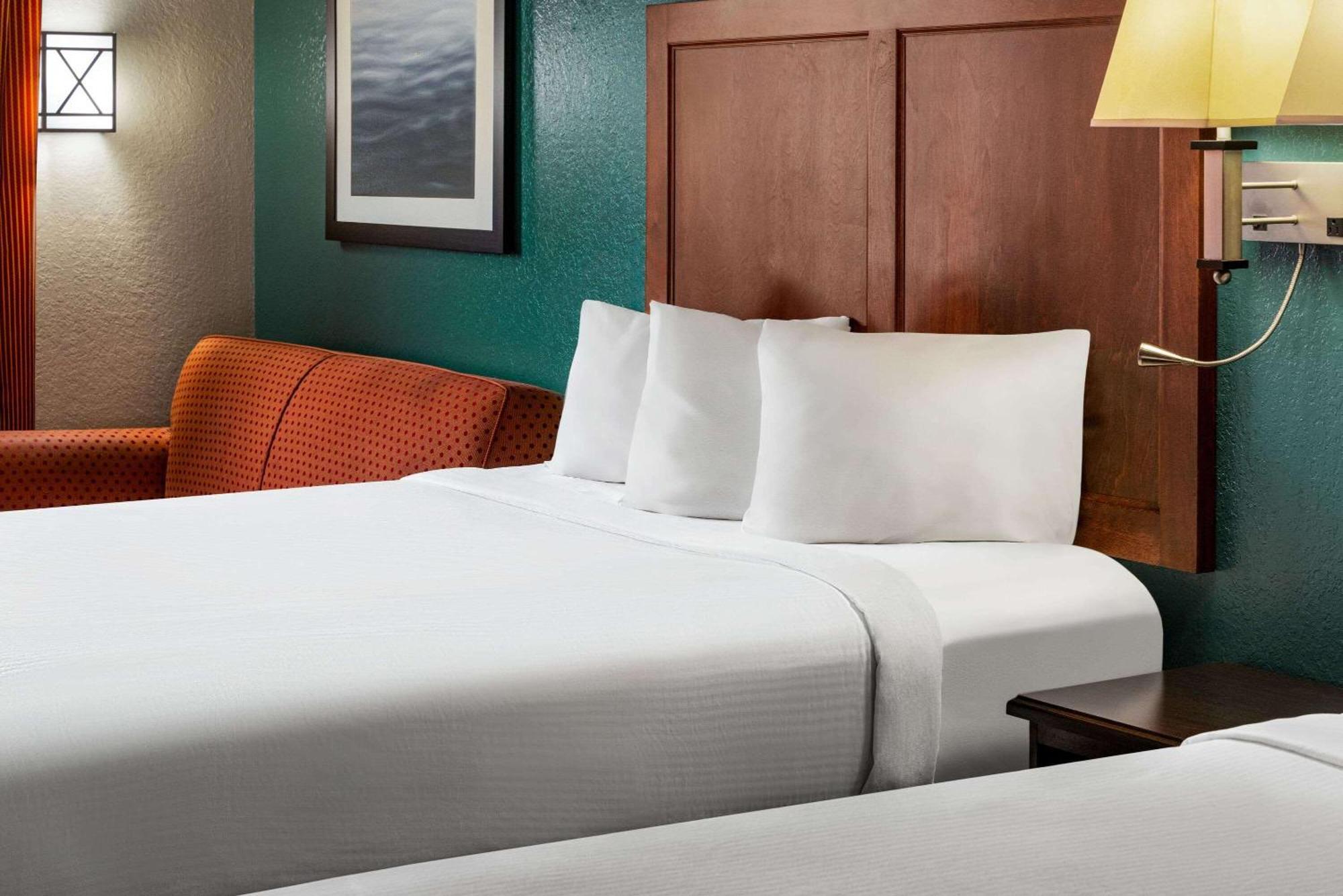 เบย์มอนต์ บาย วินด์แฮม ซีดาร์แรพิดส์ Hotel ซีดาร์แรปพิดส์ ภายนอก รูปภาพ
